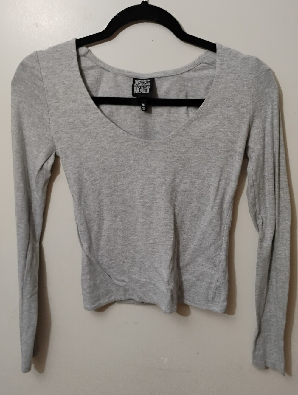 Derek Heart Light Gray Scoop Neck Long Sleeve Cropped Top